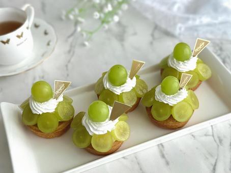 シャインマスカットのミニタルト シャインマスカット,ぶどう,タルトの写真素材