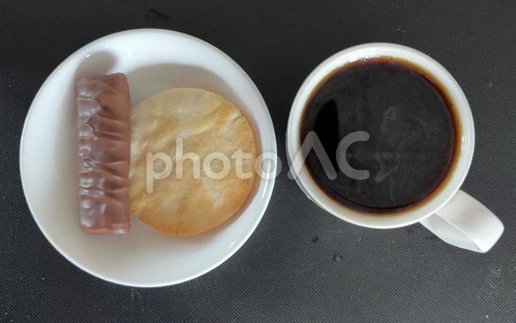 コーヒーとクッキー＆クリームチョコレート コーヒータイム,コーヒーブレイク,コーヒーの写真素材
