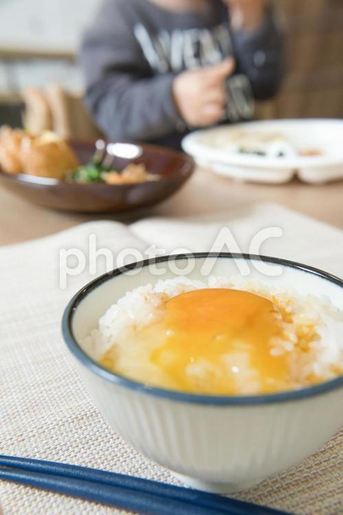 米価格高騰で贅沢食となりつつあるTKG tkg,ごはん,卵かけごはんの写真素材