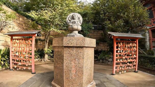 東京都　目黒不動尊　瀧泉寺の愛染明王 愛染明王,比翼塚,目黒不動尊の写真素材