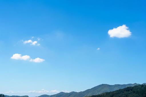 青空と雲と緑の山 青空と雲と緑の山 夏,青空,新緑の写真素材