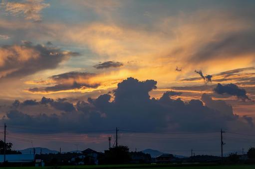 夏の夕暮れの写真