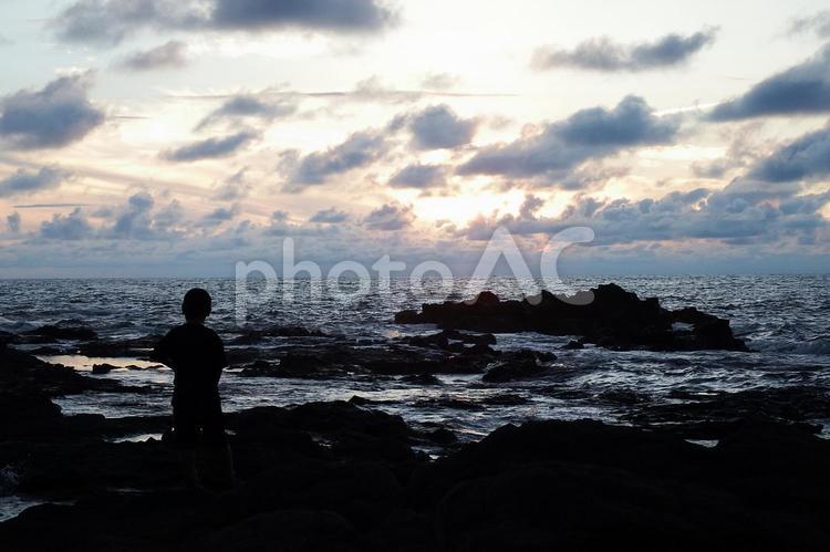 夕暮れの海岸２ 夕日,夕暮れ,海の写真素材