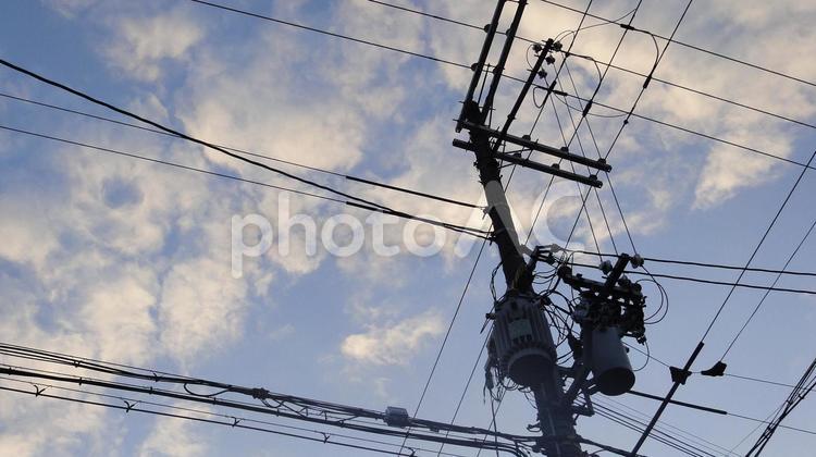 電柱と電線と空 電柱,電線,空の写真素材