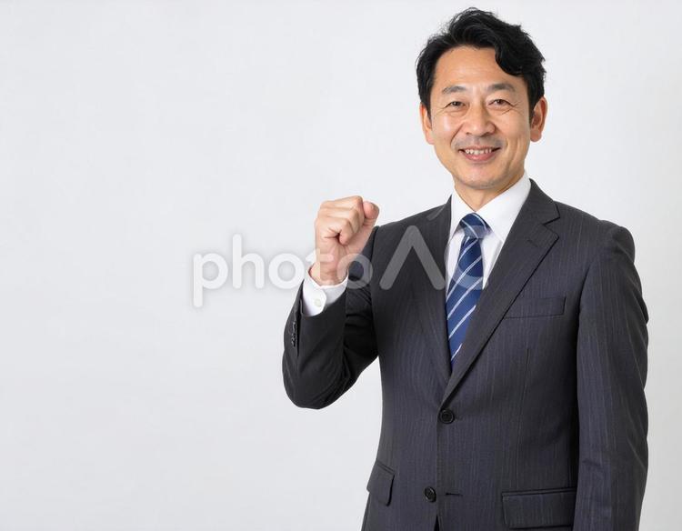 ガッツポーズをするスーツの男性 ビジネス,スーツ,社員の写真素材