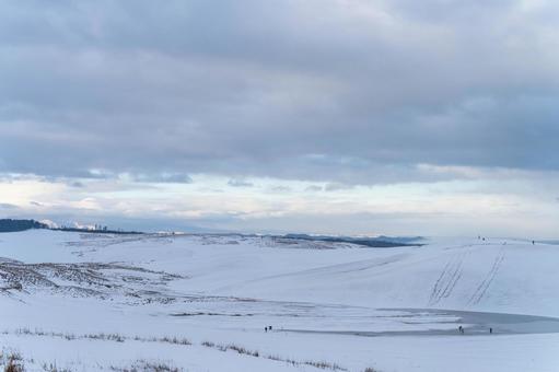 雪が降った後の鳥取砂丘 雪が降った後の鳥取砂丘 自然,冬,空の写真素材