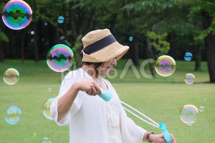 シャボン玉 シャボン玉,泡,ポートレートの写真素材