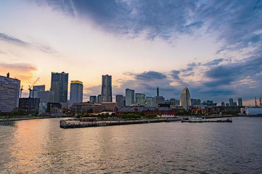幻想的な夕暮れのみなとみらい みなとみらい,繁華街,交通の写真素材