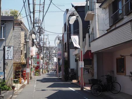 祖師ヶ谷通り(東京都・世田谷区) 祖師ヶ谷通り(東京都・世田谷区) 祖師ヶ谷通り,砧,祖師ヶ谷の写真素材