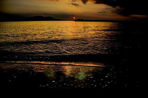 <五島の風景>夜明けの海水浴場の風景 <五島の風景>夜明けの海水浴場の風景 海,海岸,夜明けの写真素材