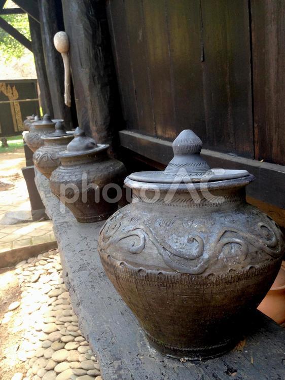 タイの寺内にあるおしゃれな壺の置物 きれい,すごい,アジアの写真素材