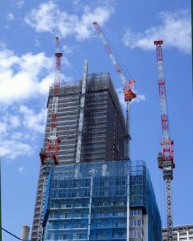 建築中の高層ビル 建築中の高層ビルの写真