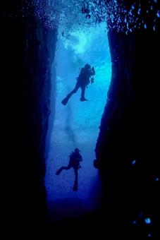 Nishiizu Kumomi Cave and silhouette of a diver, JPG