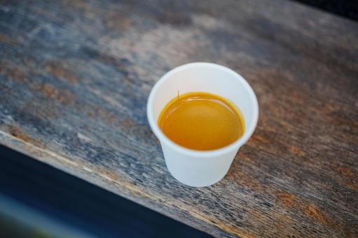 木の棚板に置かれた一杯のエスプレッソ カップ,飲み物,カフェの写真素材