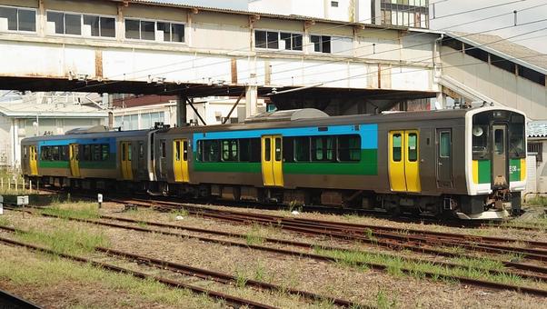 JR久留里線 キハE130形 木更津駅 JR久留里線 キハE130形 木更津駅 jr,久留里線,キハe130形の写真素材