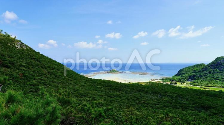 沖縄県伊是名島のチジン山から見た風景 海,二見ヶ浜,チジンの写真素材
