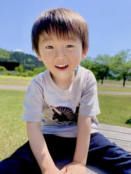 ひとやすみ ひとやすみ 子ども,男の子,屋外の写真素材
