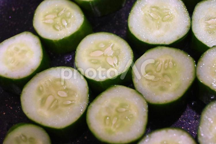 輪切りのきゅうり きゅうり,野菜,食べ物の写真素材
