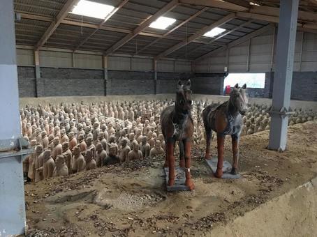 兵馬俑と戦馬の隊列 兵馬俑と戦馬の隊列 兵馬俑,戦馬,世界遺産の写真素材