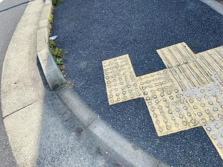 帰り道の歩道 帰り道の歩道の写真