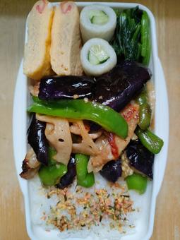 豚レンコンなすピーマン旨つゆ炒めのお弁当 豚レンコンなすピーマン旨つゆ炒めのお弁当の写真
