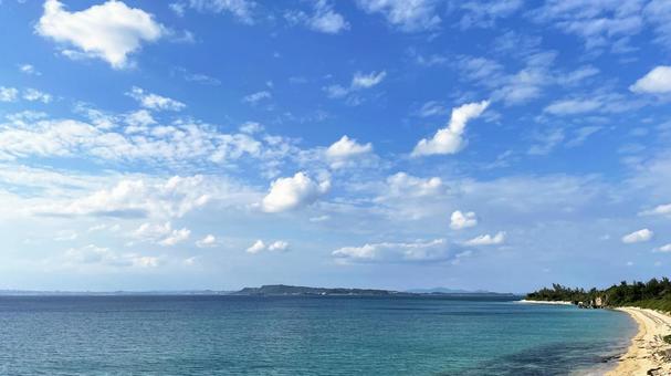 青い海と広がる空 南国の絶景風景 沖縄 青い海と広がる空 南国の絶景風景 沖縄 海,沖縄,絶景の写真素材