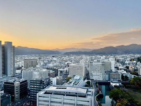 県庁から望む夕方の静岡市街地西部 静岡市,都市,都会の写真素材