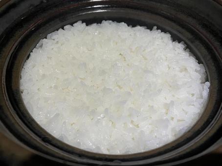 白米/土鍋で1合炊き 白米/土鍋で1合炊き ご飯,土鍋,アップの写真素材
