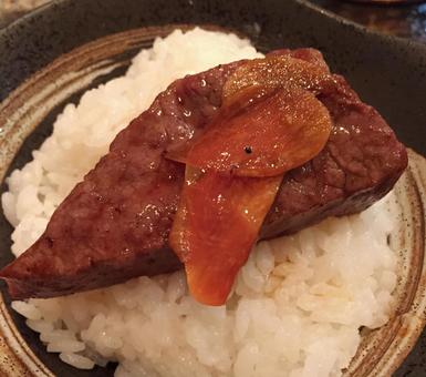 シャトーブリアン載せごはん シャトーブリアン載せごはん シャトーブリアン,ごはん,牛肉の写真素材