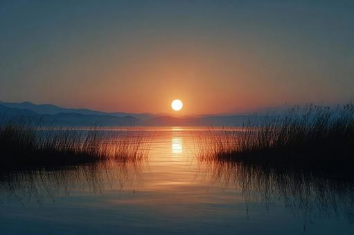 穏やかな湖の日の出 穏やかな湖の日の出の写真