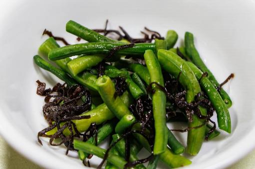 素朴な自家製のインゲンと昆布の和物 素朴な自家製のインゲンと昆布の和物 食べ物,料理,野菜の写真素材