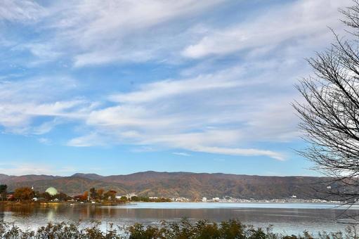 紅葉　長野県　諏訪湖 日本,長野県,諏訪湖の写真素材