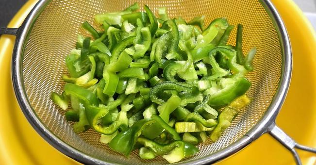 細切りピーマン ピーマン,野菜,カットの写真素材