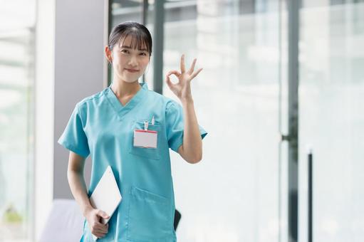 病院で働く若い女性医師 病院で働く若い女性医師 若い,医師,女性の写真素材