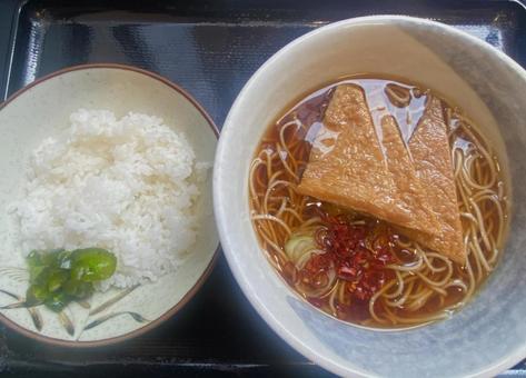 そば　きつねそば　ご飯 そば,お蕎麦,きつねそばの写真素材