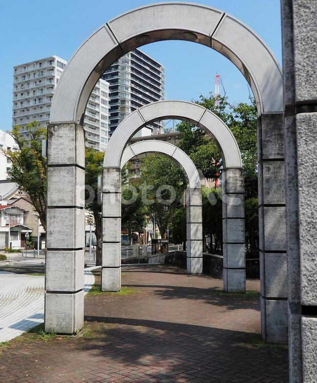 常盤公園のアーチ・静岡市葵区常磐町３丁目 アーチ,石とステンレス,連なるの写真素材