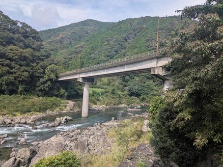 四万十川に掛かる橋(昭和大橋) 四万十川に掛かる橋(昭和大橋) 四万十川,橋,昭和大橋の写真素材