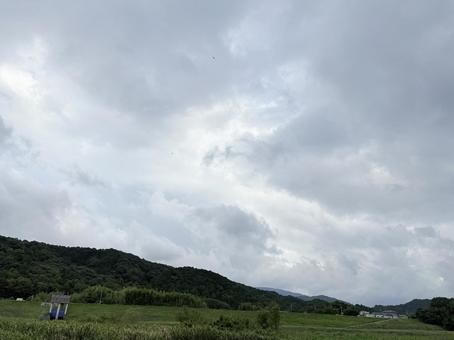 曇り空と広がる山里 曇り空と広がる山里の写真