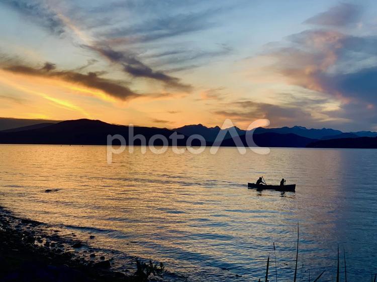 カナダのビーチ沿いの夕暮れ 日暮れ,水域,暁の写真素材