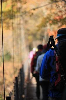 もくもくと登山の写真
