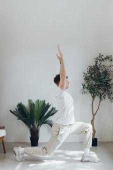 ヨガをする男性 男性,外国人,欧米人の写真素材