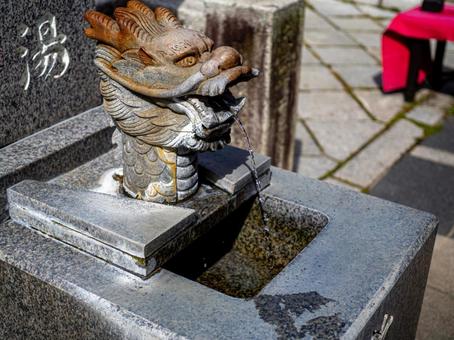 龍の飲温塔 温泉街,別所温泉,鄙びたの写真素材