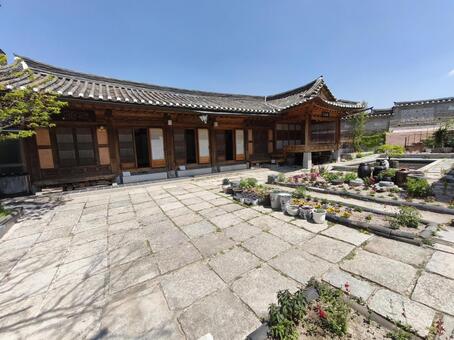 庭のある韓国の家屋 風景,ソウル,観光の写真素材