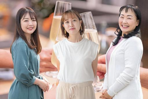 素敵な女子会 素敵な女子会 女性,女子会,ママ友の写真素材