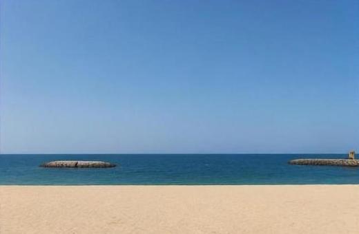 青空と青い海、穏やかな海岸風景 海,砂浜,青空の写真素材