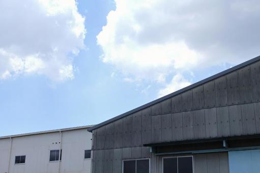 倉庫・工場の屋根と空5 倉庫・工場の屋根と空5の写真