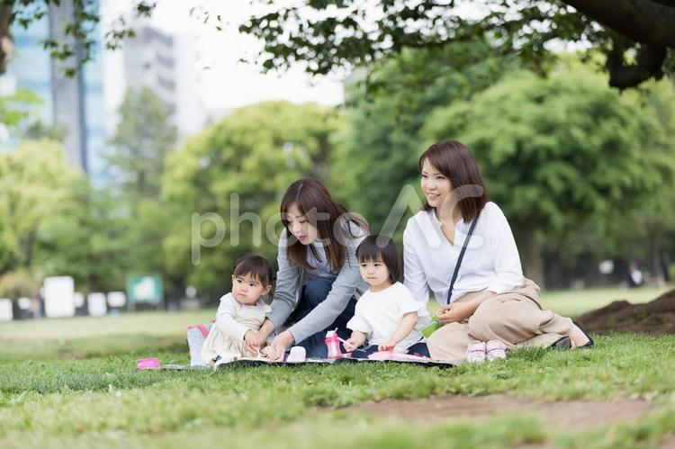 ママ友　母親　育児 育児,ママ友,公園の写真素材