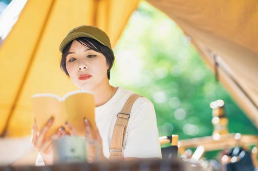 Solo Camp image-年輕女子看書, 營, 獨奏露營, 女子, JPG