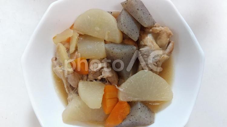 手羽元と大根の煮物 鳥肉,手羽元,大根の写真素材