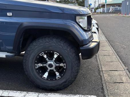 SUVのタイヤ SUVのタイヤ タイヤ,ホイール,車の写真素材
